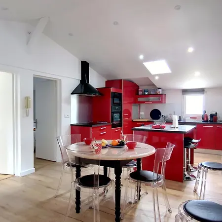 En Rouge Et Blanc Yourhosthelper