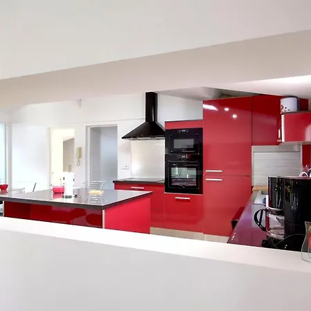 En Rouge Et Blanc Yourhosthelper
